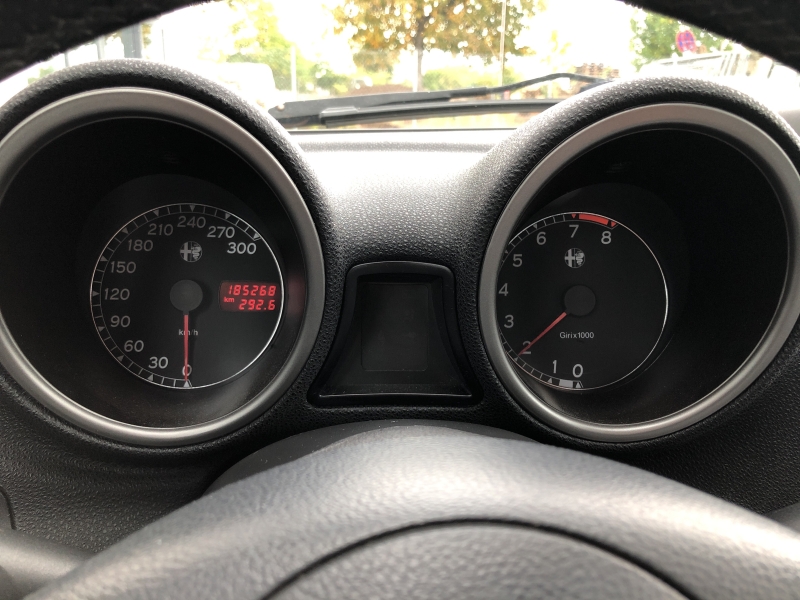 max-e5f8f6c8_overview_speedometer.jpg