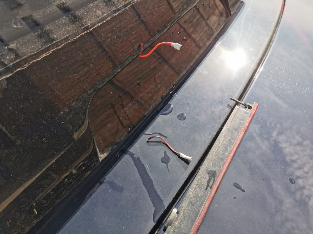 third brake light wires 01.jpg