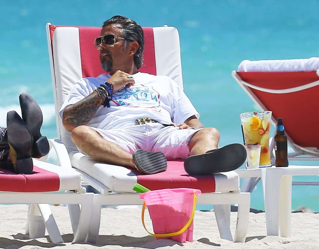 Richard+Rawlings+Enjoys+Miami+Beach+Friends+ayBOjrqLz5Nx.jpg