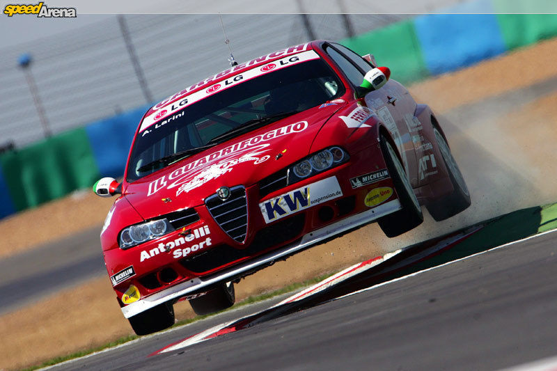 Alfa Romeo 156 WtCC flying.jpg