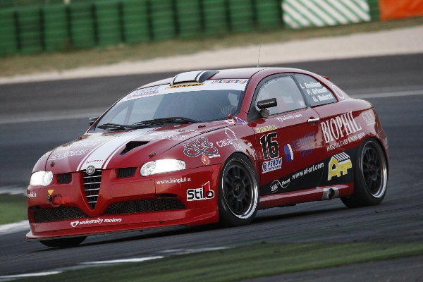 Alfa Romeo GT racing cu faruri de 47.jpg