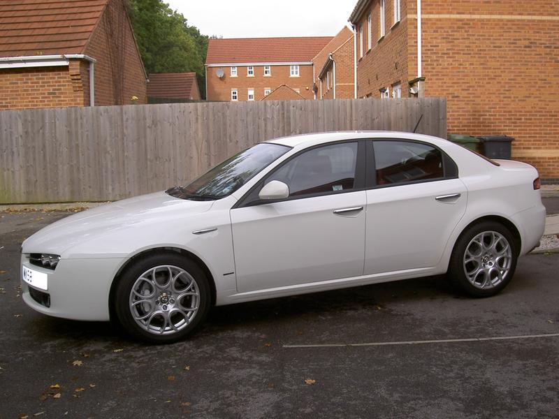 Alfa Romeo 159 Alba MY08 interior rosu 2.jpg