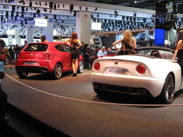 Alfa Romeo 8C la Paris spate.jpg