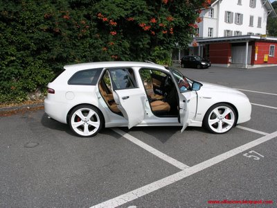 Alfa Romeo 159 SW TI Q-Tronic alb 2.jpg