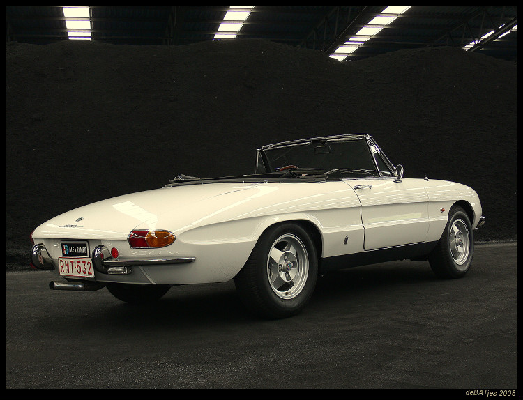 Alfa Spider duetto bianco.jpg