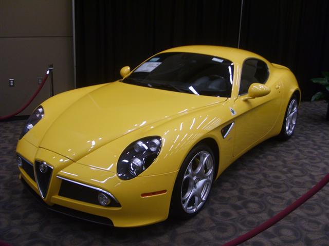 Alfa Romeo 8C galbena in State (Small).jpg