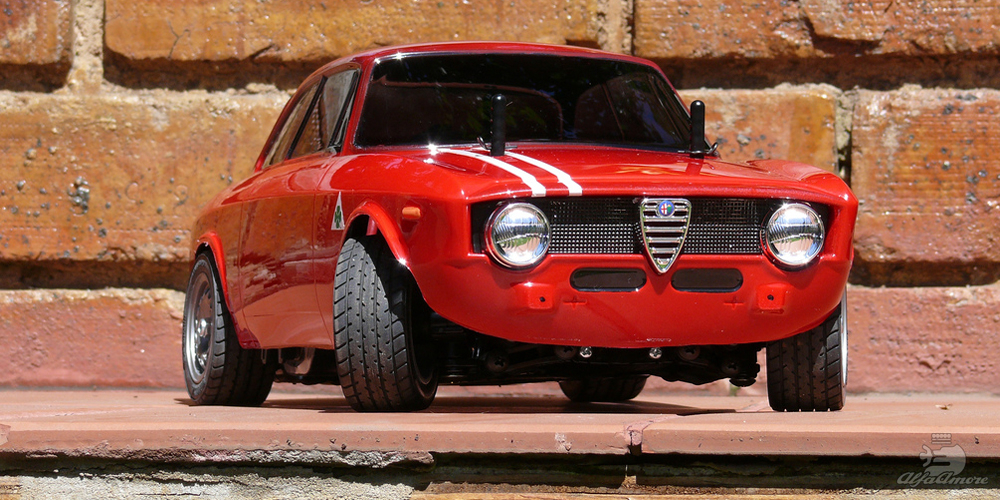 Alfa Romeo GTA veche 2 dungi.jpg