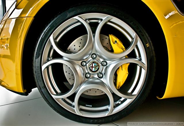 Alfa Romeo 8C competitione galbena 5 (Small).jpg