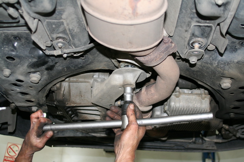 10-Demontare tampon central motor.JPG