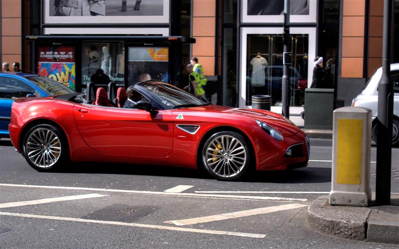 Alfa 8C Spider in London (Medium).jpg