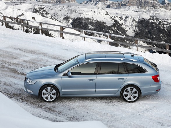 2010-Skoda-Superb-Combi-4x4-Side-Top-View-588x441.jpg