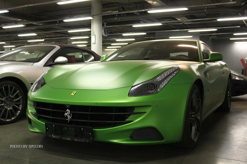 Ferrari_FF_verde_opaco_02 (Medium).jpg