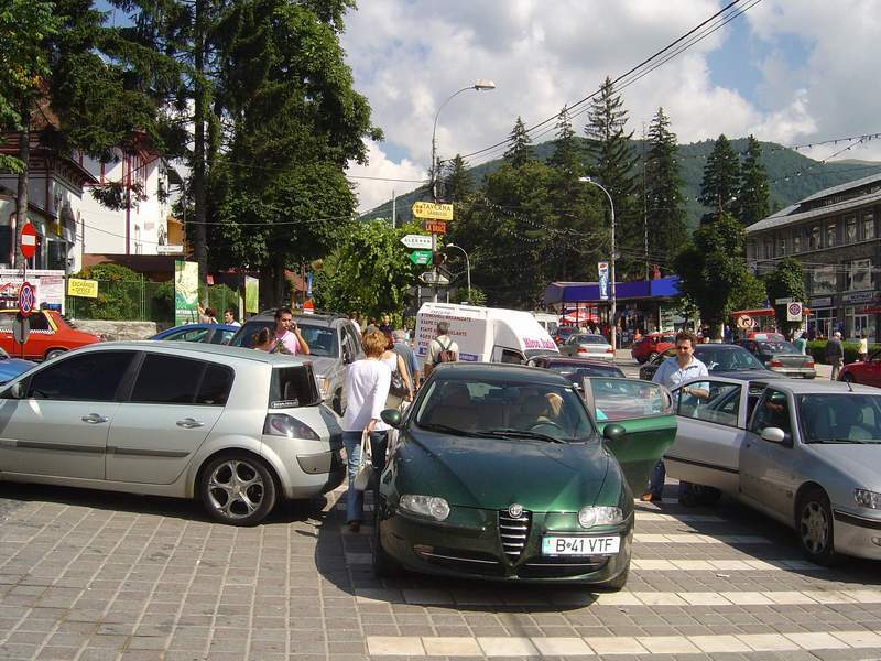 04 - O mica pauza la Sinaia.JPG