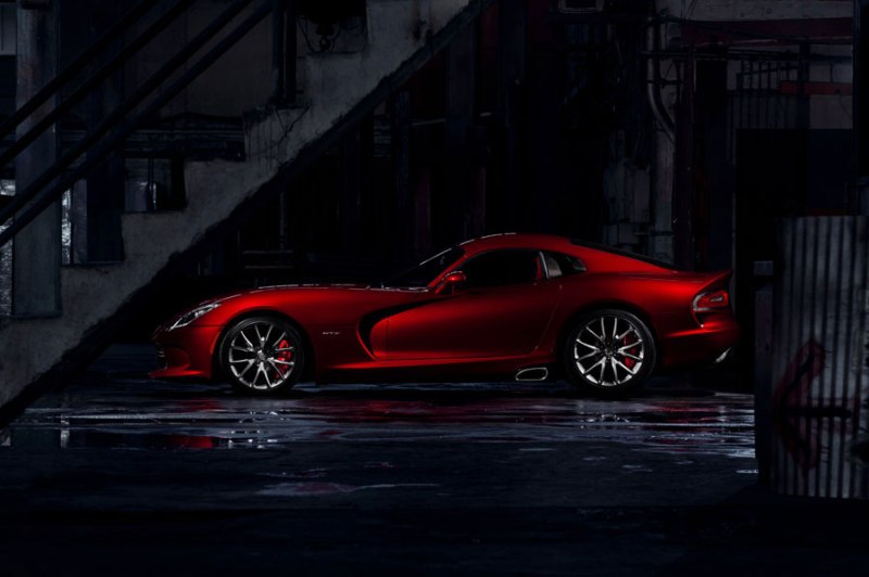 2013-srt-viper-19m.jpg