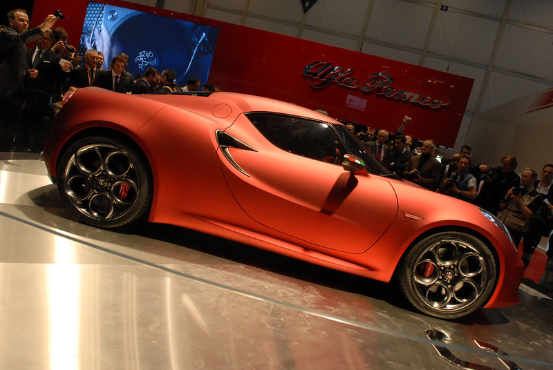 alfa-romeo-4c-al-salone-di-ginevra-2011_1.jpg