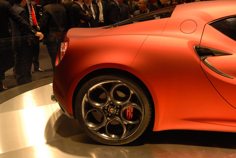 alfa-romeo-4c-al-salone-di-ginevra-2011_13.jpg