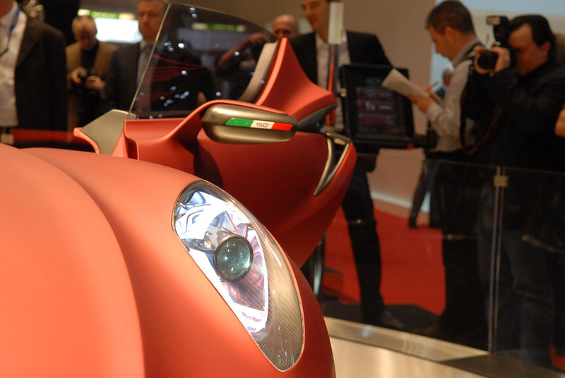 alfa-romeo-4c-al-salone-di-ginevra-2011_14.jpg