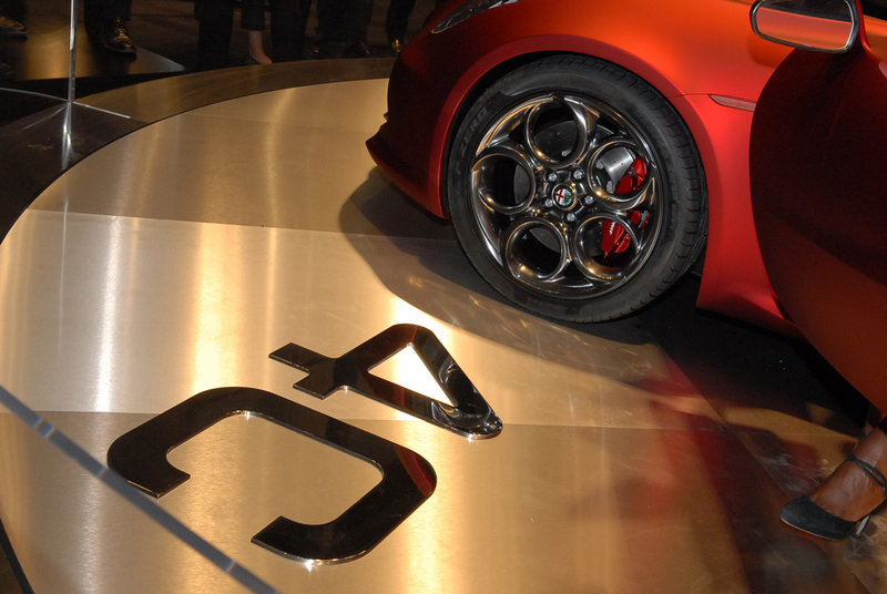 alfa-romeo-4c-al-salone-di-ginevra-2011_20.jpg