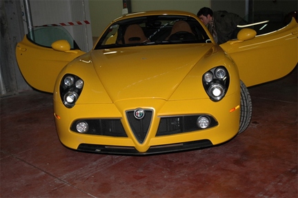 Alfa Romeo 8C Competizione gialla.jpg