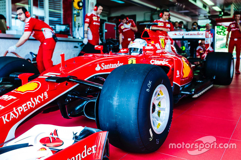 f1-fiorano-pirelli-test-2016-sebastian-vettel-ferrari-sf15-t.jpg