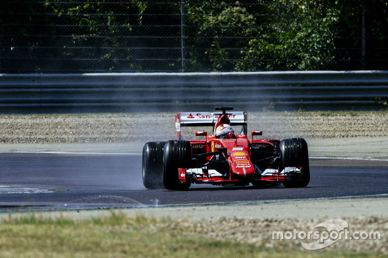 f1-fiorano-pirelli-testing-2016-sebastian-vettel-ferrari-sf15-t.jpg