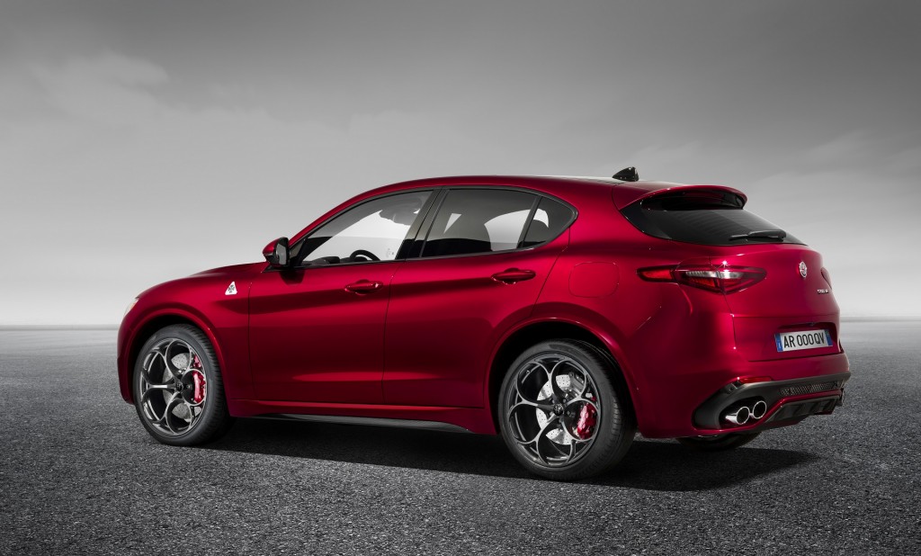 161116_Alfa_Romeo_Stelvio_Quadrifoglio_02.0.jpeg