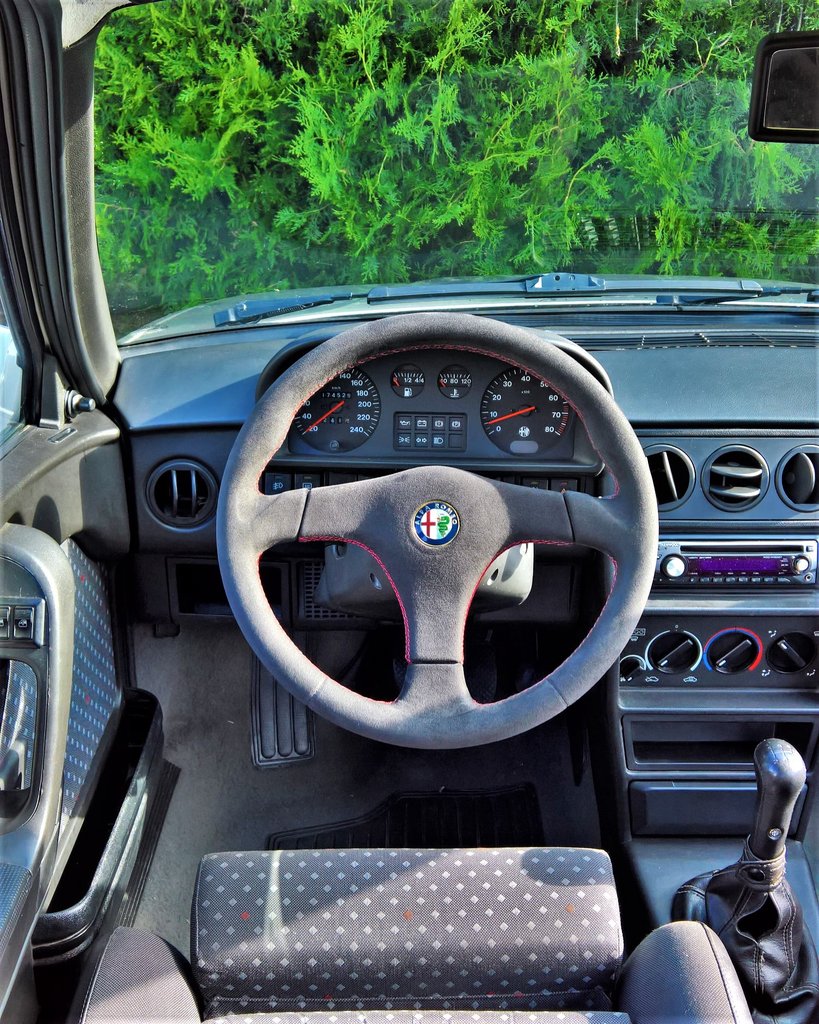 33 interior.jpg