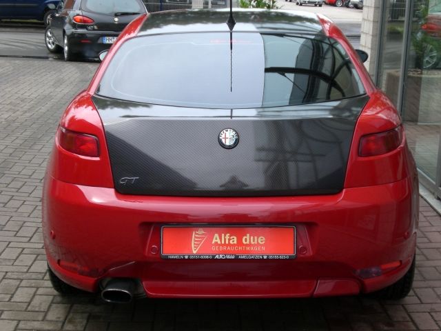 alfa Gt bicolora rosu si negru spate.jpg