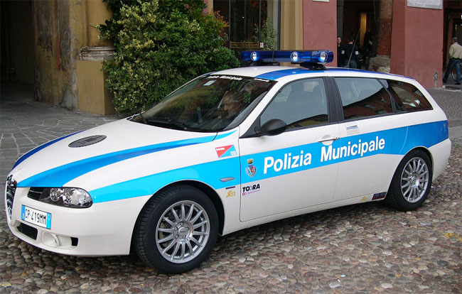 Alfa Romeo 156 SW facelift polizia muncipale.jpg