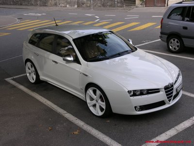 Alfa Romeo 159 SW TI Q-Tronic alb.jpg