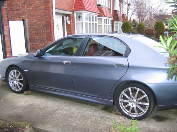 Alfa 166 3.0 V6 lateral.jpg