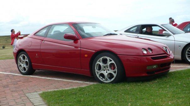 Alfa Romeo GTV Rosso cu roti de GTA.jpg