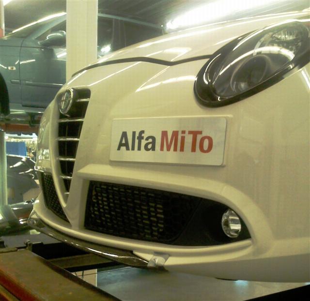 Alfa Romeo Mito Veloce spoiler fata (Small).jpg