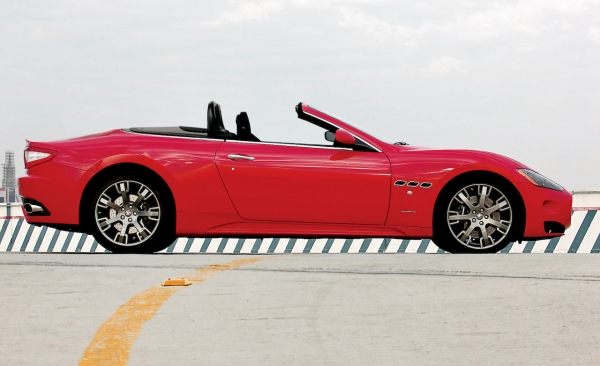 2010_maserati_granturismo_spider_1_gallery_image_large.jpg