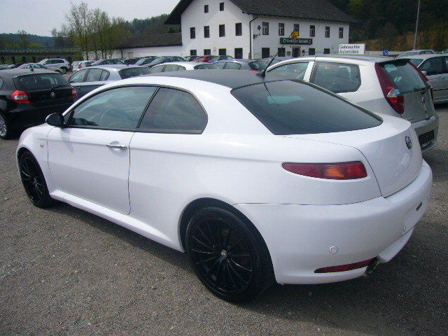 alfa romeo gt alb negru 2.jpg