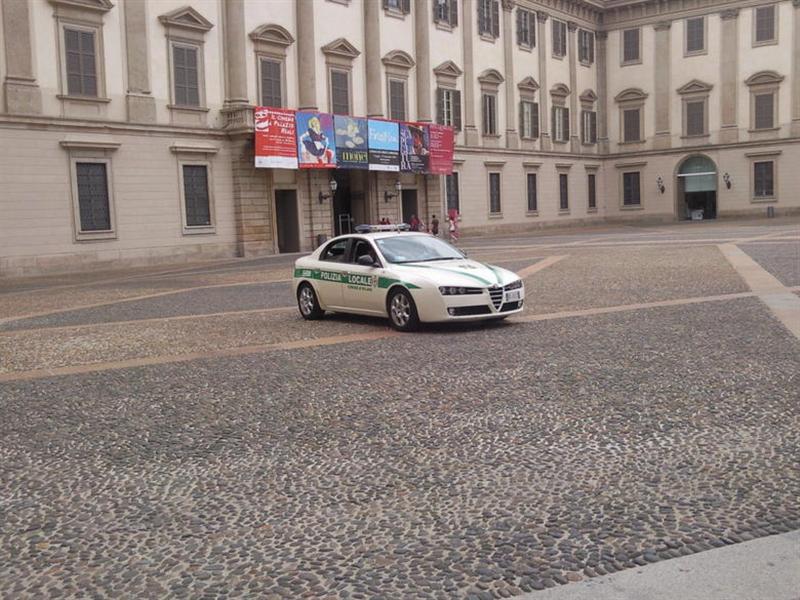 Alfa 159 polizia locale (Medium).jpg