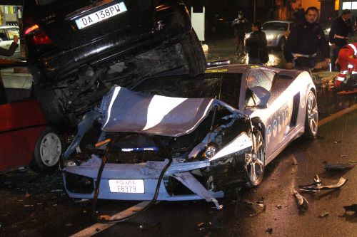 gallardo de politie accidentat.jpg