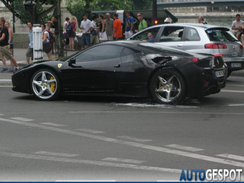 Ferrari_458_Italia_incendiat_05.jpg