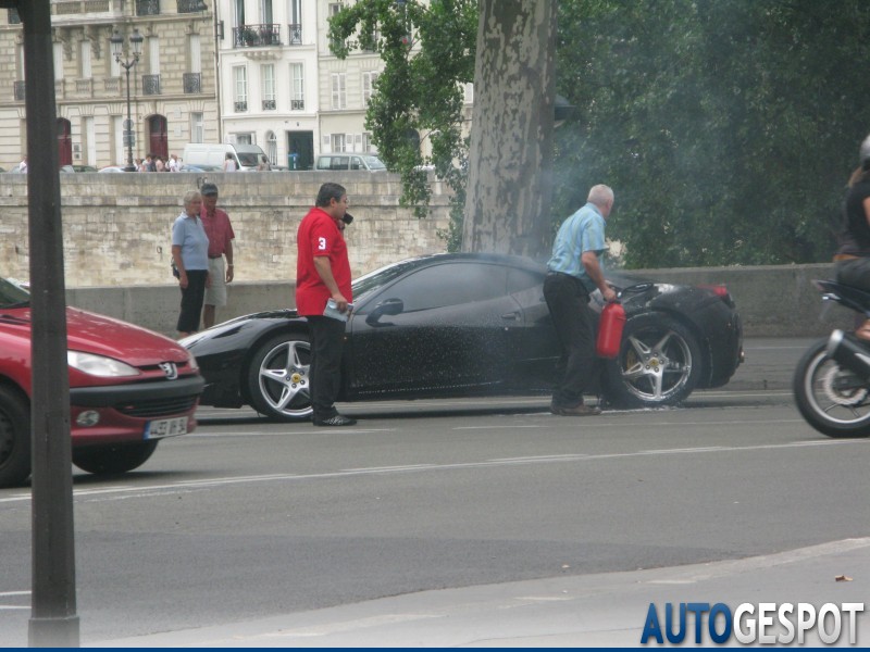 Ferrari_458_Italia_incendiat_03.jpg