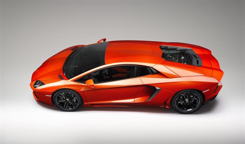 LamborghiniAventadorLP7004_01.jpg