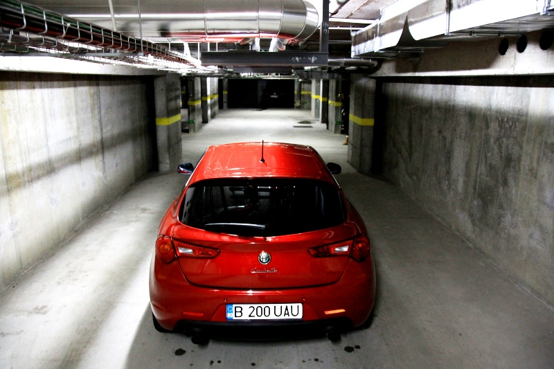 giulietta underground.jpg4 mic.jpg