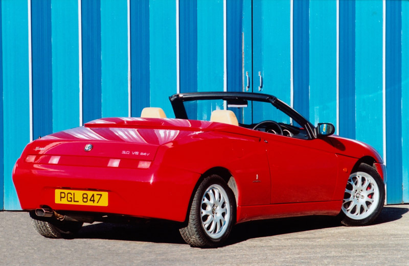 alfa-romeo-spider-30-v6-24v-03.jpg