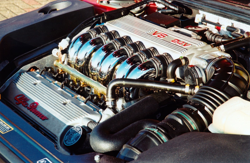 alfa-romeo-spider-30-v6-24v-06.jpg