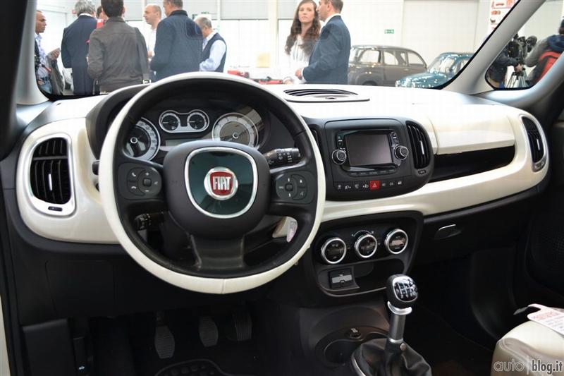 Fiat500L_interior.jpg