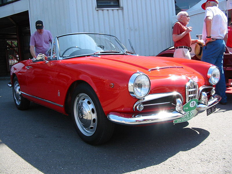 800px-Alfa_Romeo_Giulia_Spider.JPG