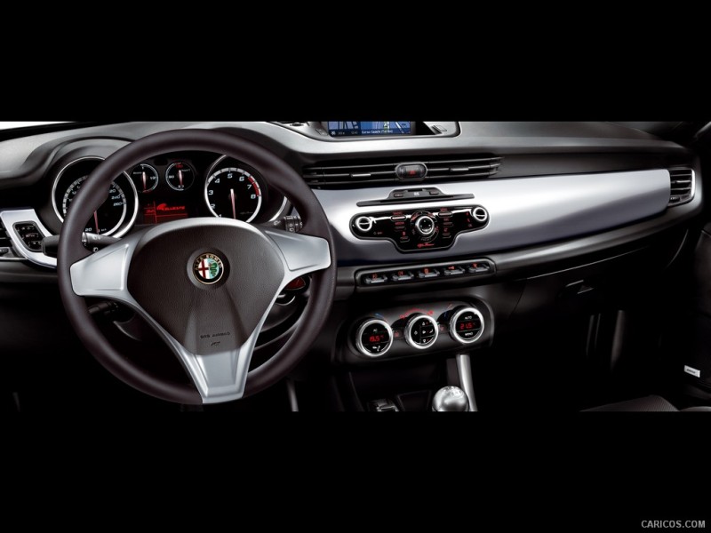 2011_alfa_romeo_giulietta_36_1024x768.jpg