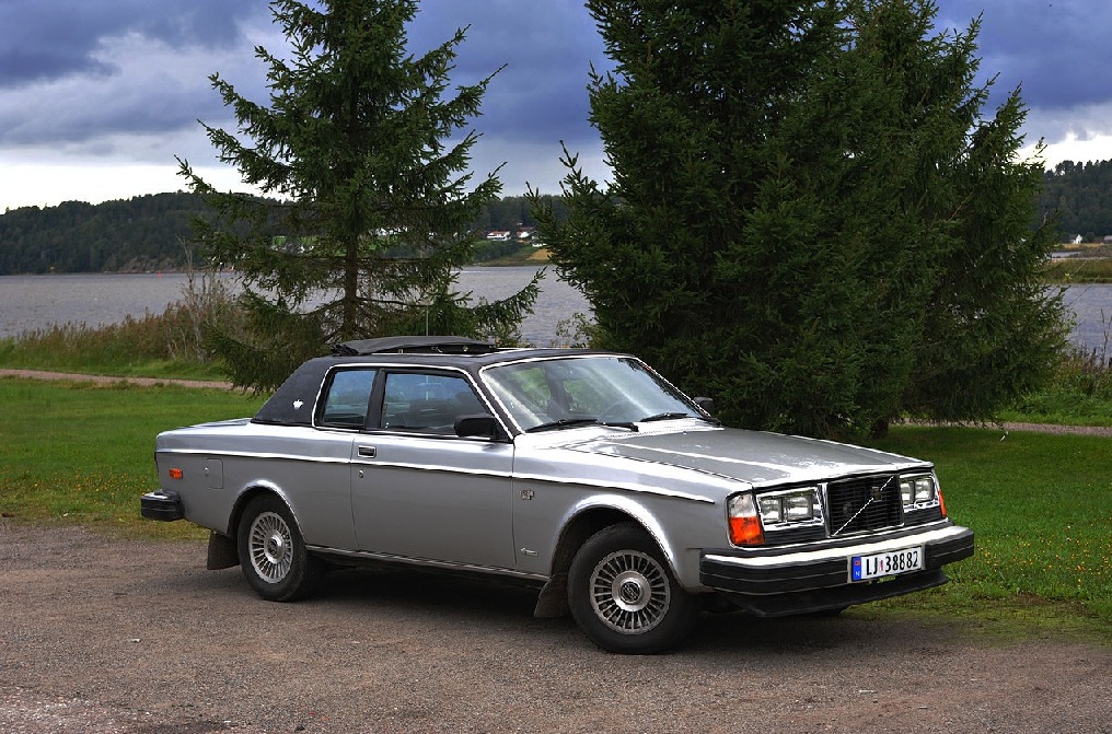 Volvo_262_Coupe_Bertone.jpg