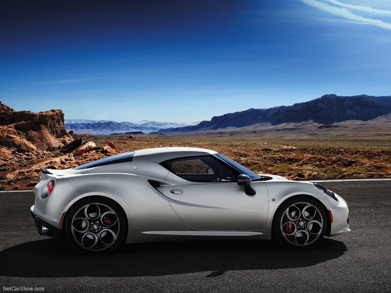 Alfa_Romeo-4C_2014_800x600_wallpaper_04.jpg