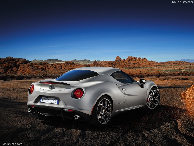 Alfa_Romeo-4C_2014_800x600_wallpaper_06.jpg