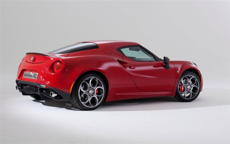 Alfa-Romeo 4C rear view (Custom).jpg